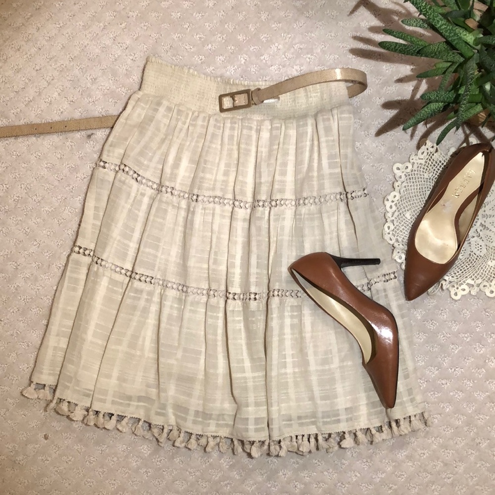 Sz S cream skirt - Picture 2 of 5